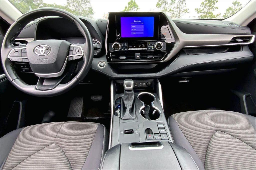 used 2024 Toyota Highlander car, priced at $30,957
