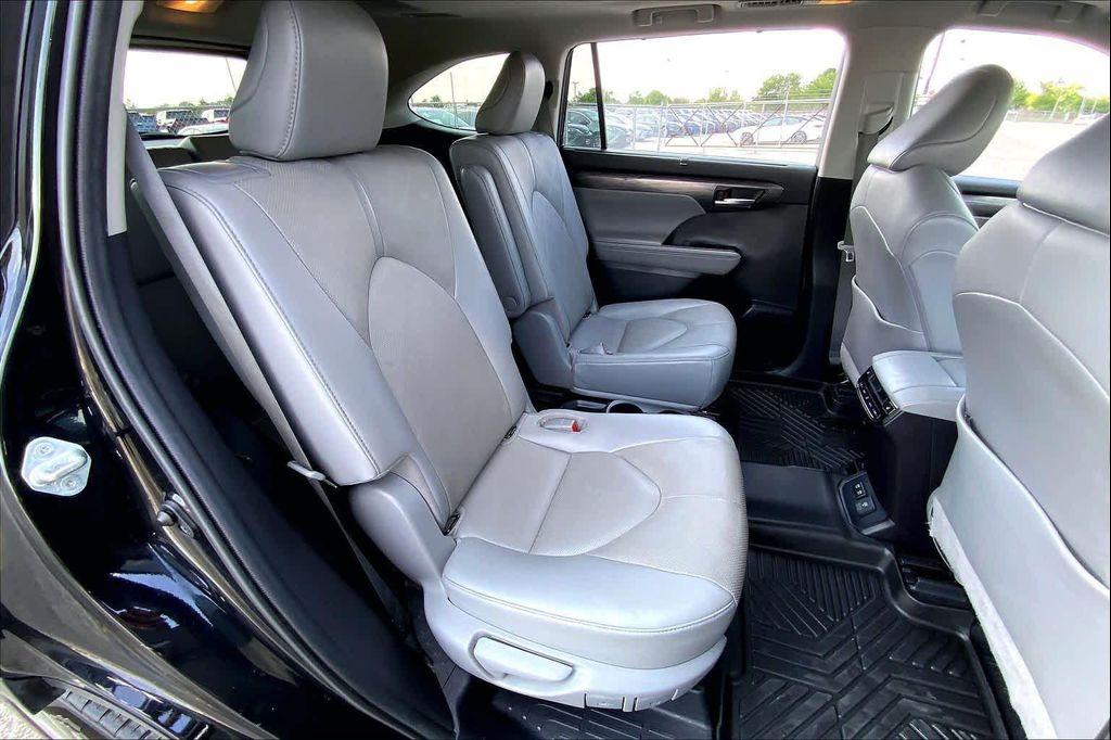 used 2021 Toyota Highlander car, priced at $35,377