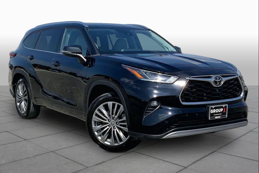 used 2021 Toyota Highlander car, priced at $35,377
