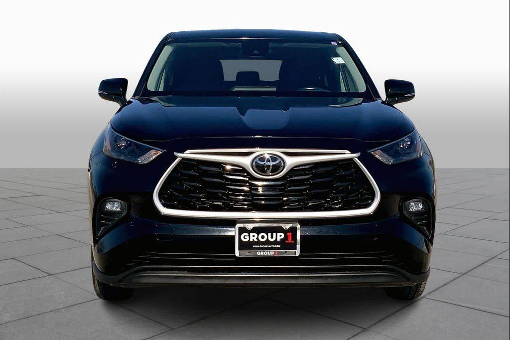 used 2024 Toyota Highlander car, priced at $31,900