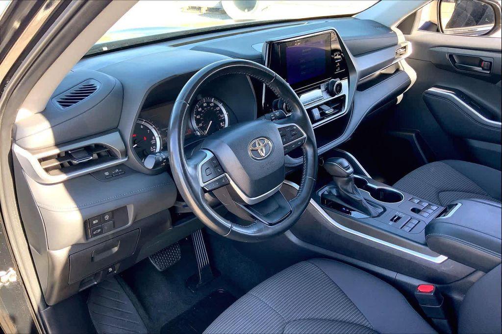 used 2024 Toyota Highlander car, priced at $31,900