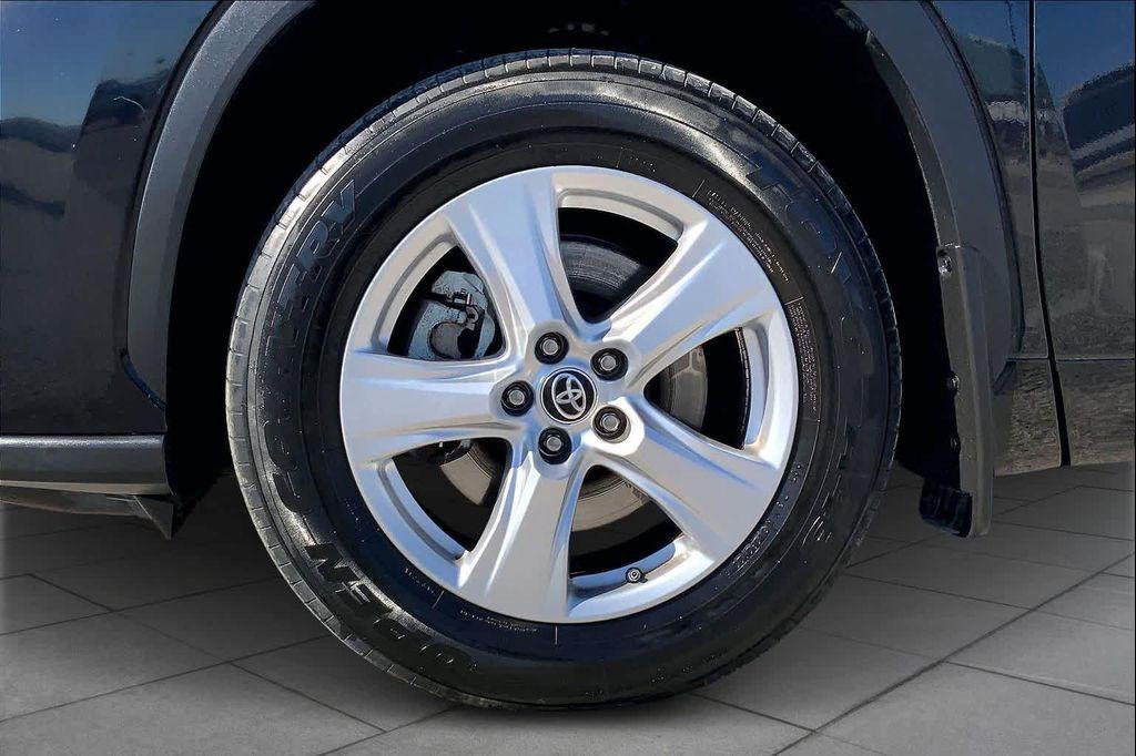 used 2024 Toyota Highlander car, priced at $32,724