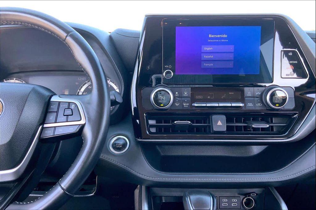 used 2024 Toyota Highlander car, priced at $32,724