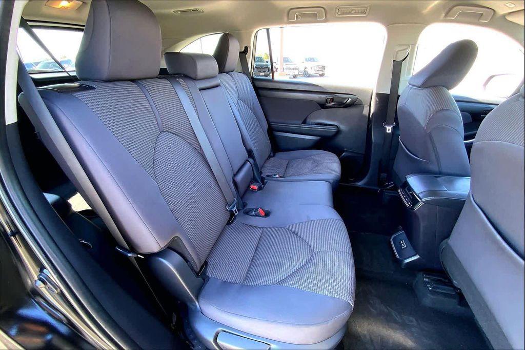 used 2024 Toyota Highlander car, priced at $32,724
