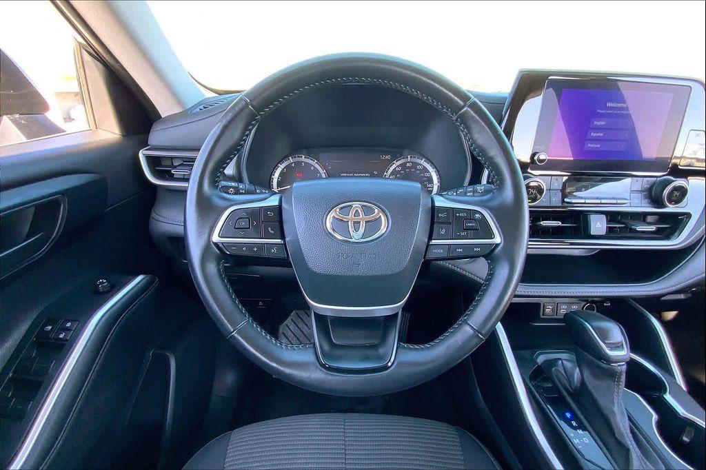 used 2024 Toyota Highlander car, priced at $32,724