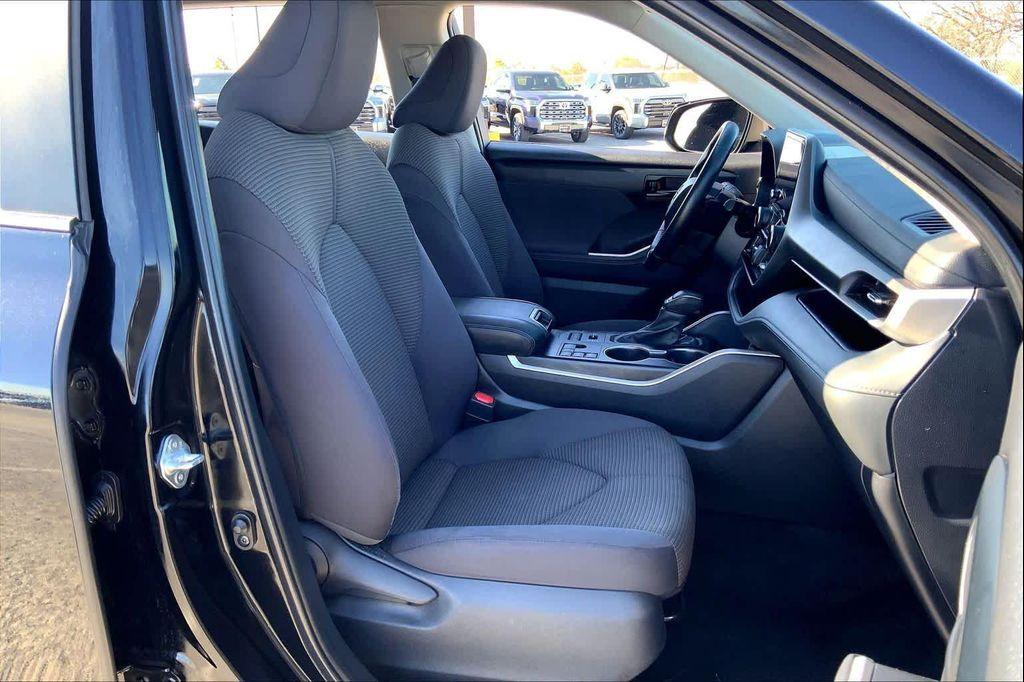 used 2024 Toyota Highlander car, priced at $32,724