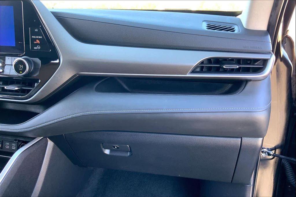 used 2024 Toyota Highlander car, priced at $32,724