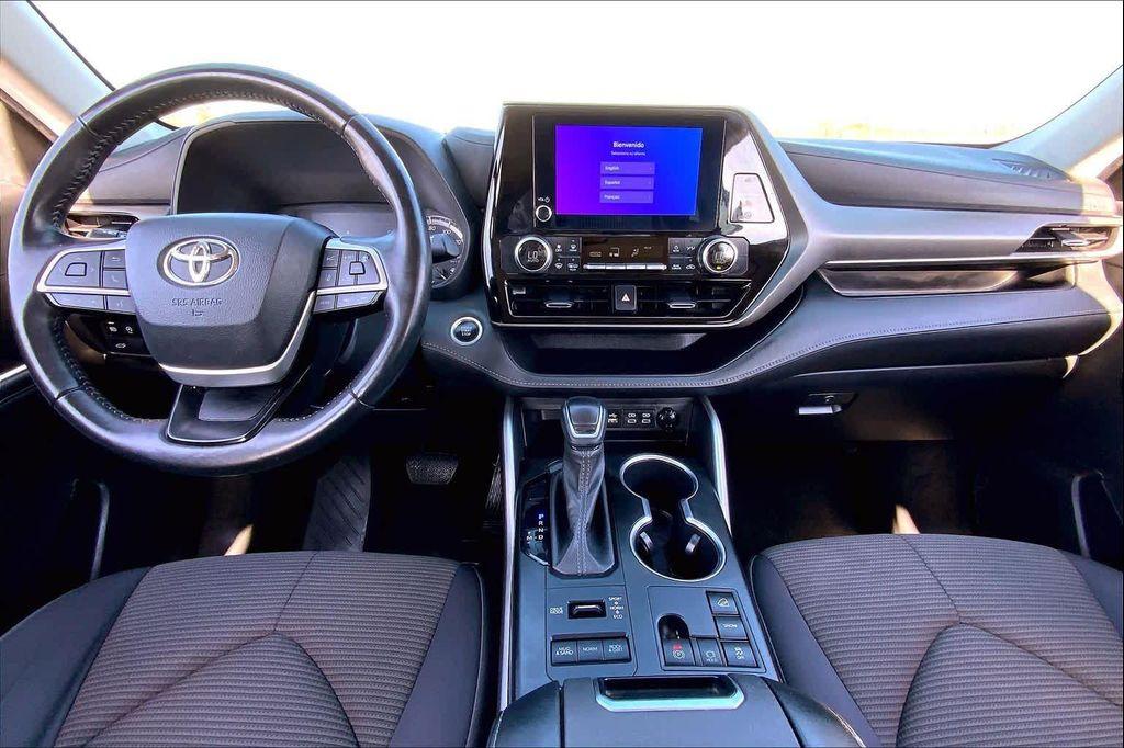 used 2024 Toyota Highlander car, priced at $28,994