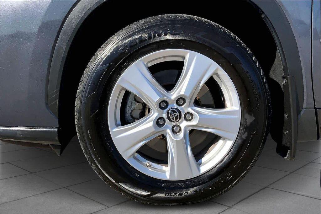 used 2024 Toyota Highlander car, priced at $28,994