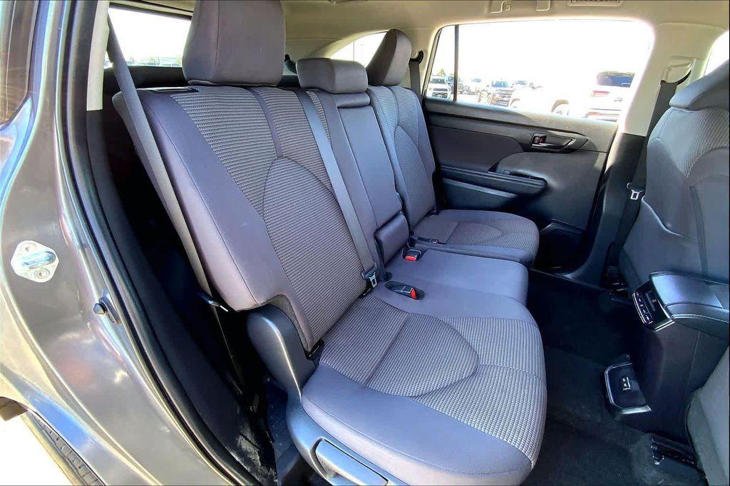 used 2024 Toyota Highlander car, priced at $28,994