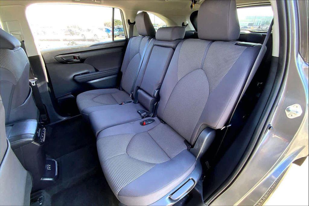 used 2024 Toyota Highlander car, priced at $28,994