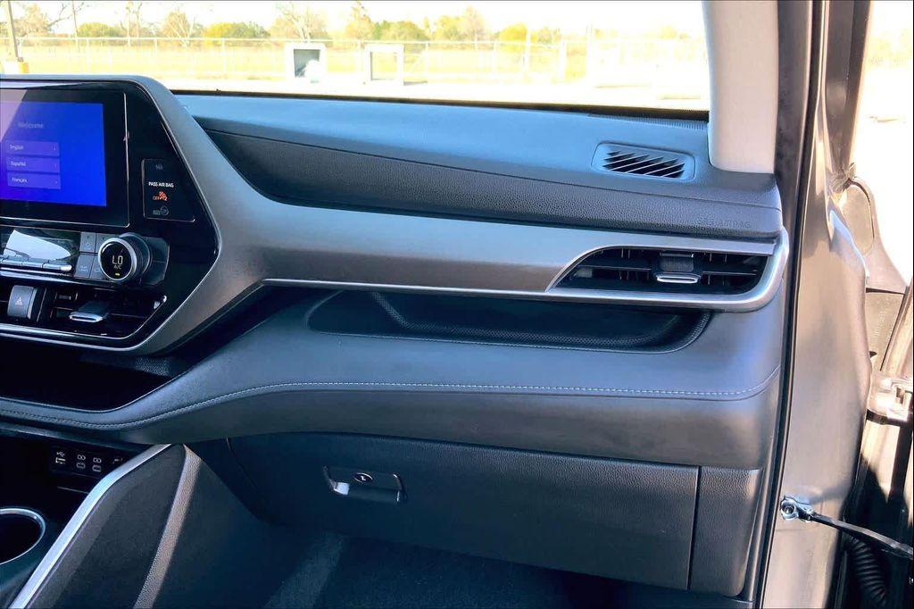 used 2024 Toyota Highlander car, priced at $28,994