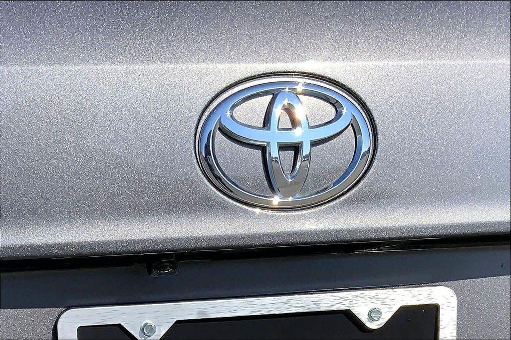 used 2024 Toyota Highlander car, priced at $28,994