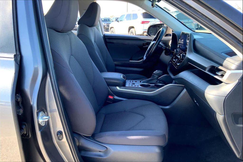 used 2024 Toyota Highlander car, priced at $28,994