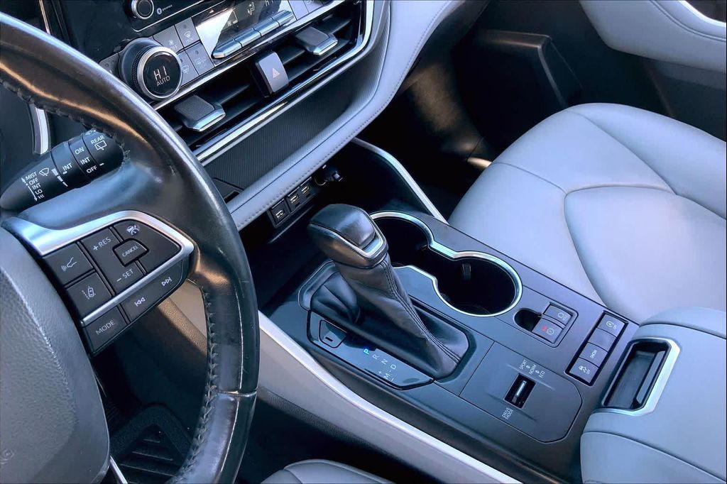 used 2020 Toyota Highlander car, priced at $19,549