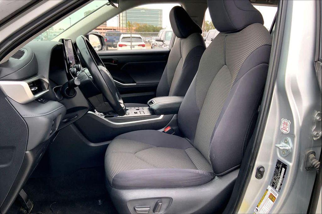 used 2024 Toyota Highlander car, priced at $29,866