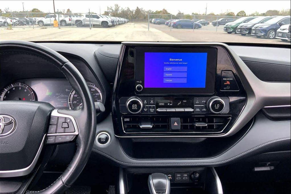 used 2024 Toyota Highlander car, priced at $29,866