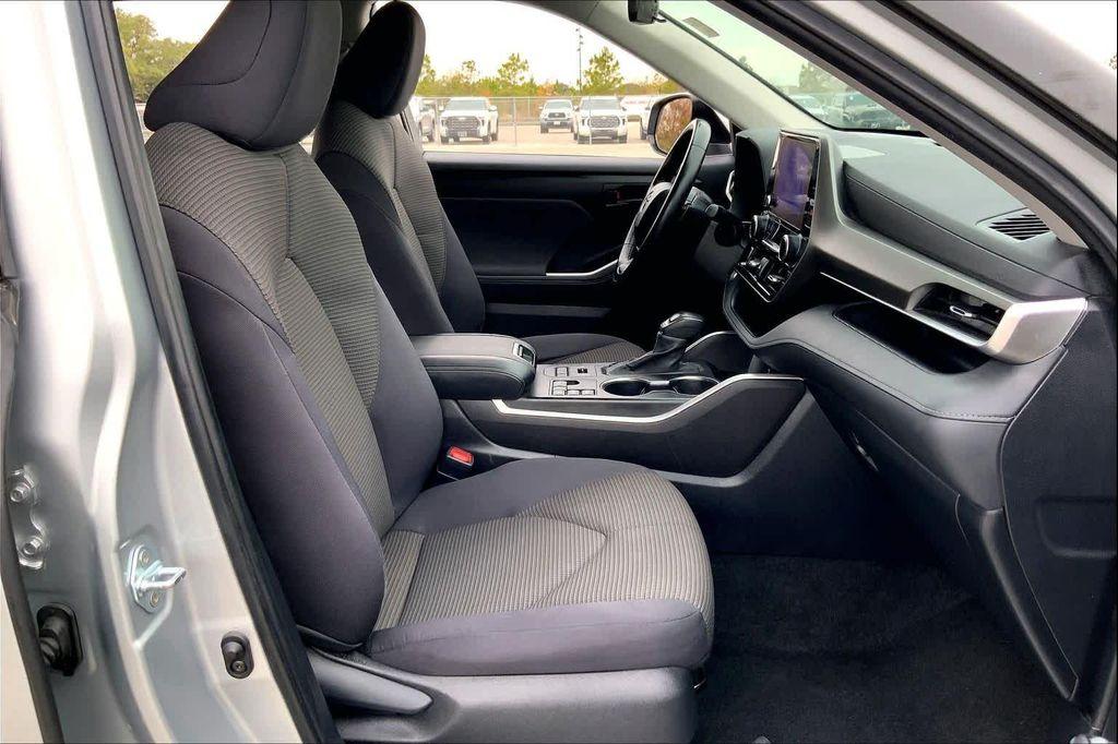 used 2024 Toyota Highlander car, priced at $29,866