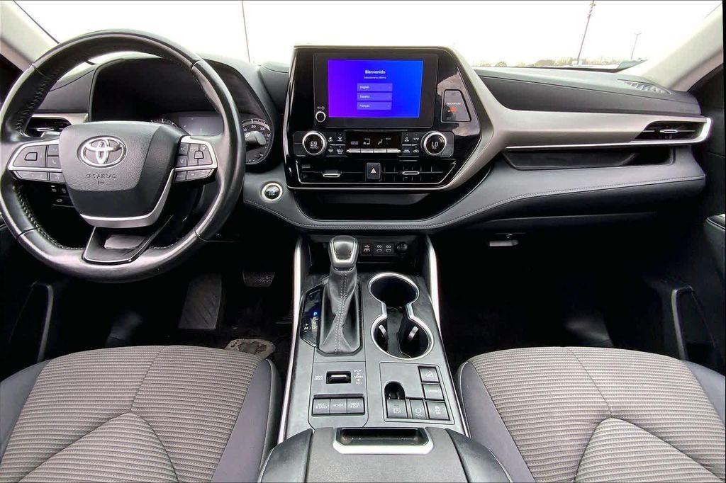 used 2024 Toyota Highlander car, priced at $29,866