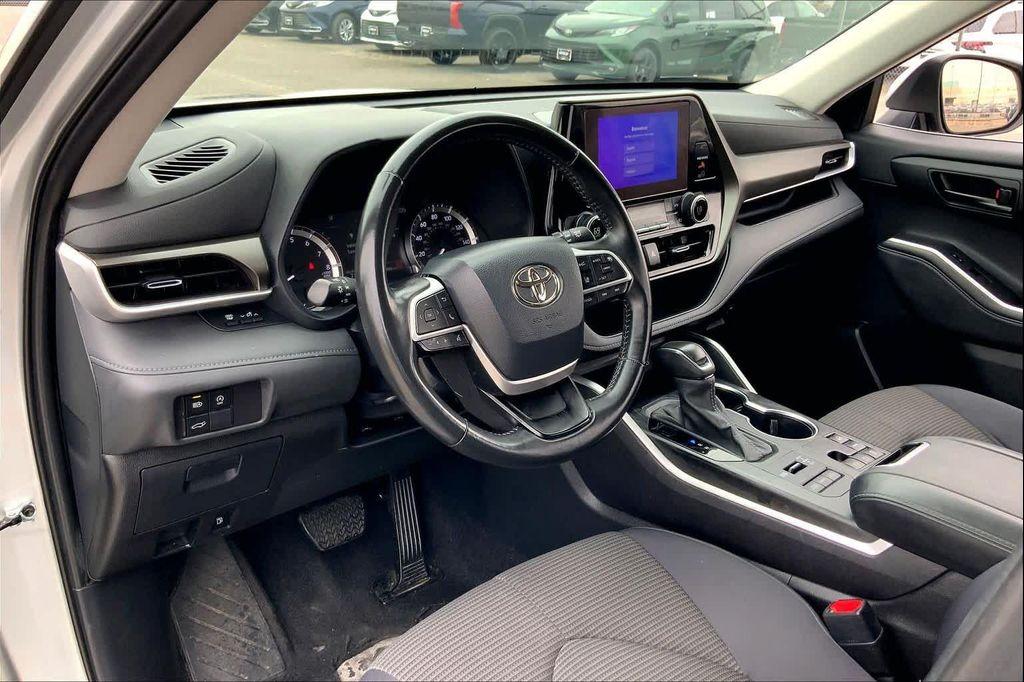 used 2024 Toyota Highlander car, priced at $29,866