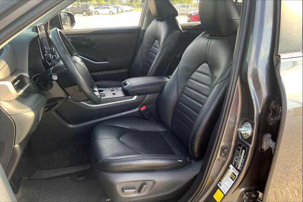 used 2023 Toyota Highlander car, priced at $31,992