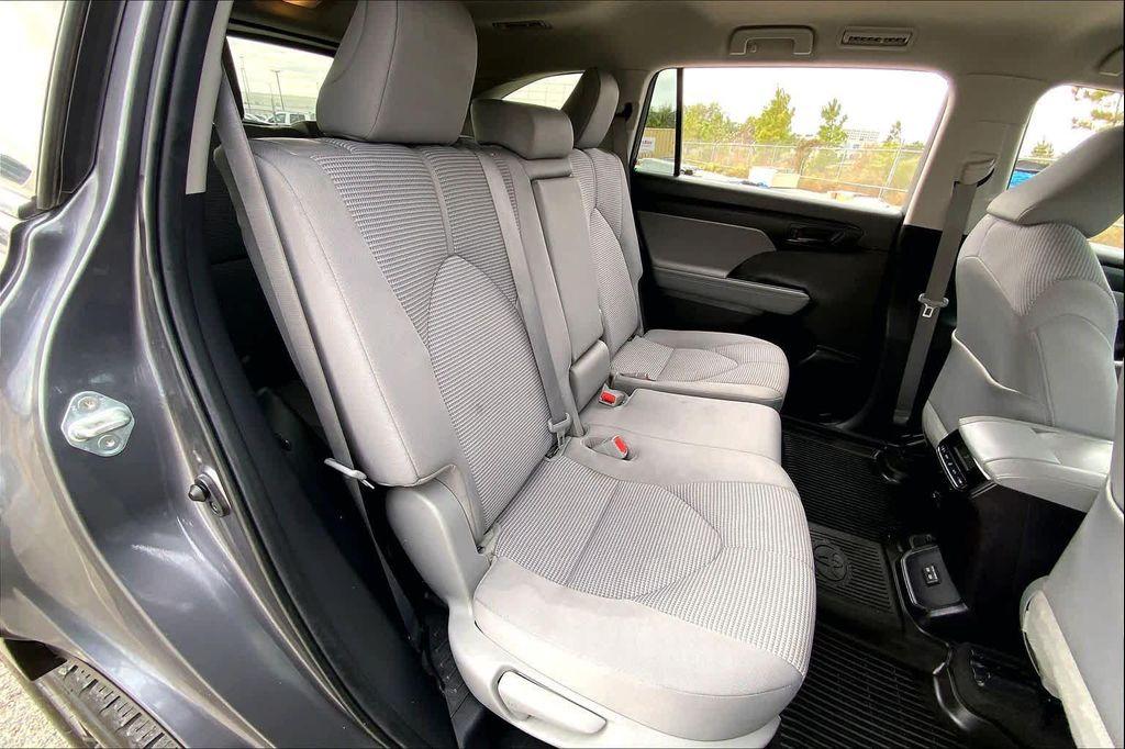 used 2023 Toyota Highlander car, priced at $29,996