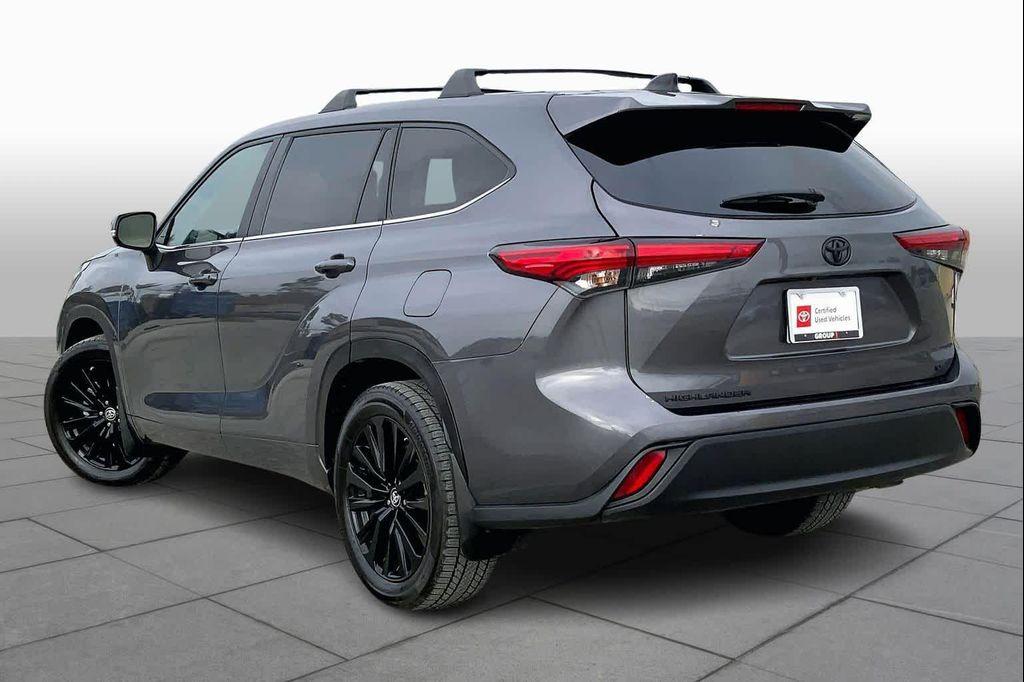 used 2023 Toyota Highlander car, priced at $29,996