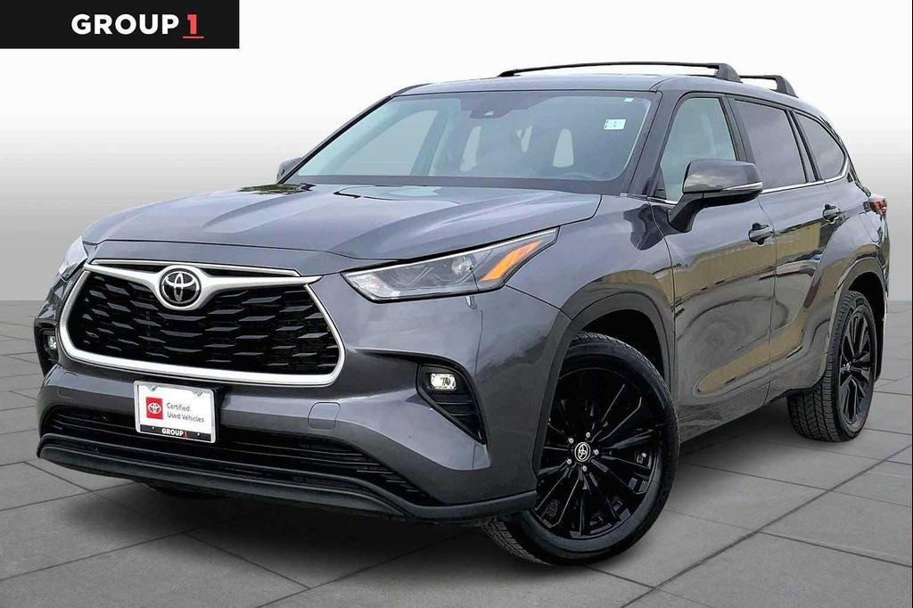 used 2023 Toyota Highlander car, priced at $29,996