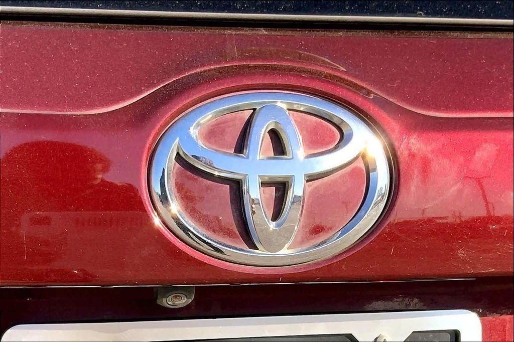 used 2019 Toyota Highlander car, priced at $17,528