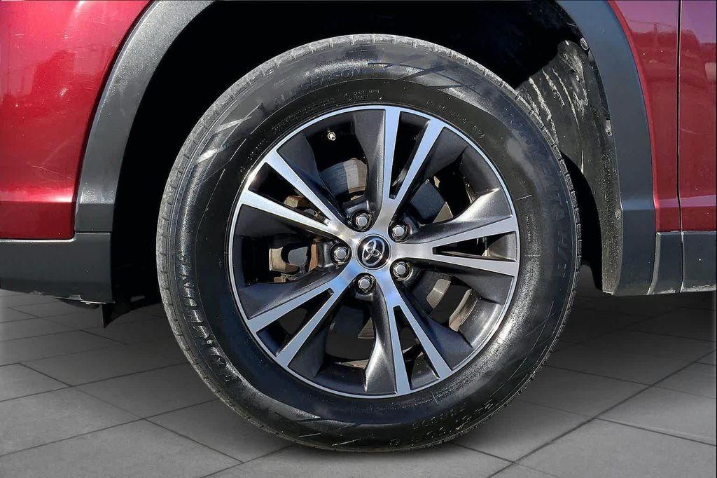 used 2019 Toyota Highlander car, priced at $17,528