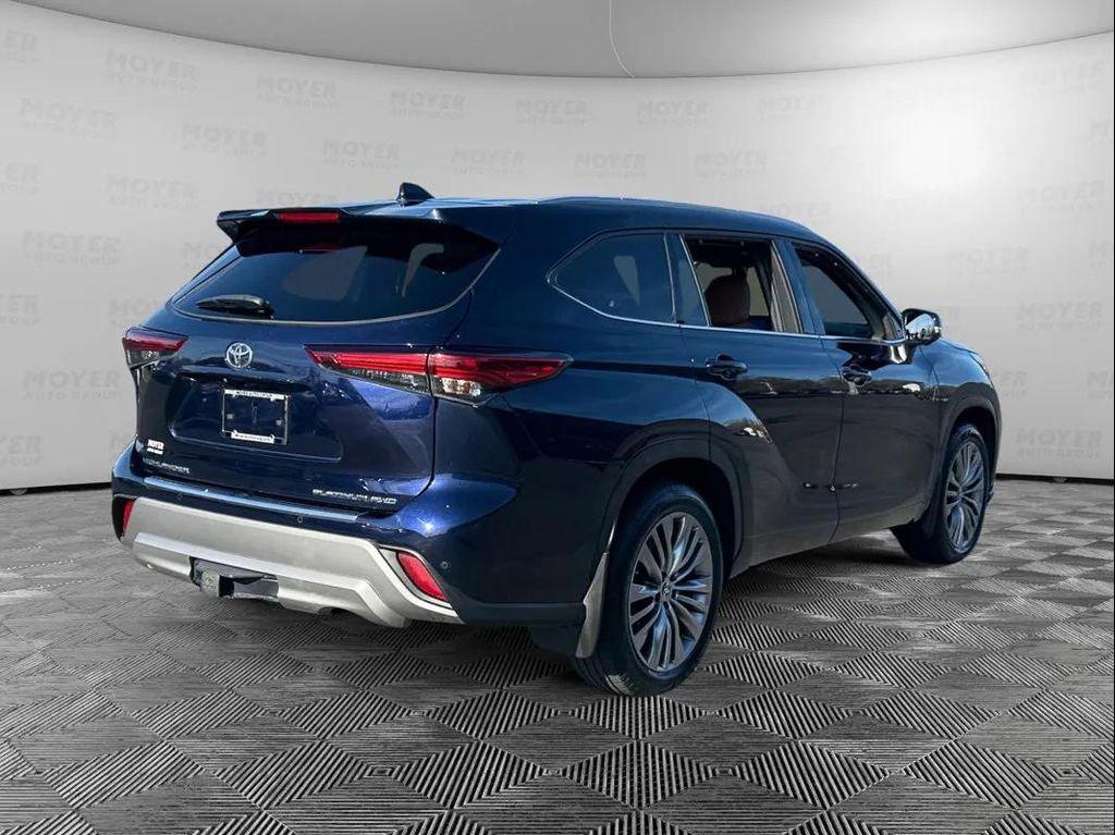 used 2023 Toyota Highlander car, priced at $40,299