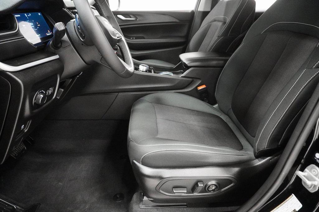 used 2024 Jeep Grand Cherokee car, priced at $29,995