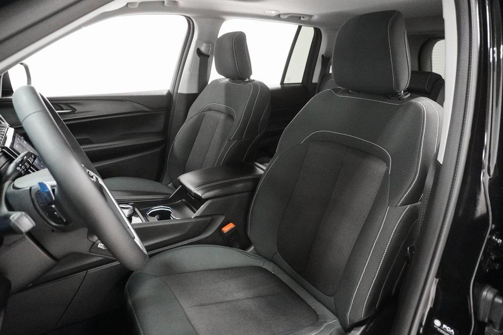 used 2024 Jeep Grand Cherokee car, priced at $29,995