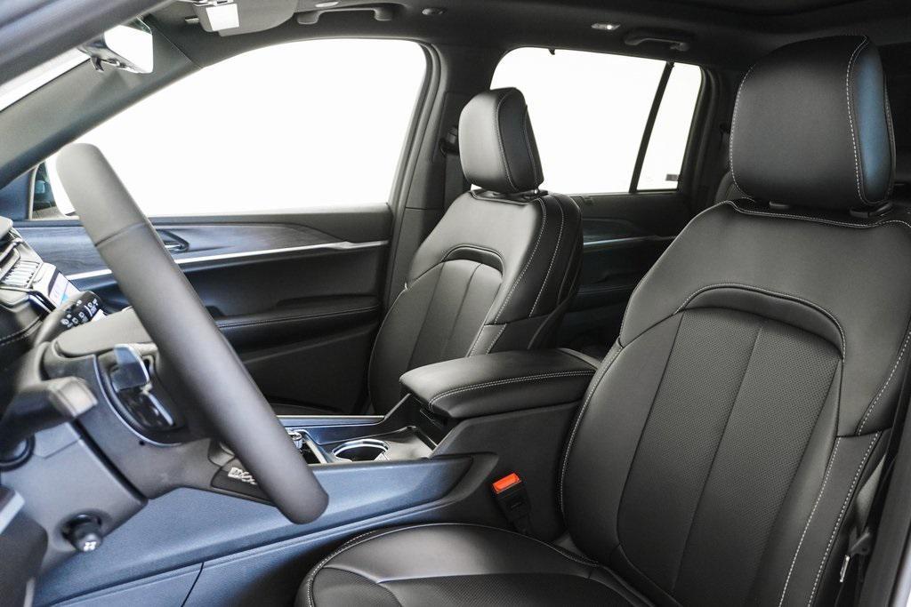 new 2025 Jeep Grand Cherokee car, priced at $46,857