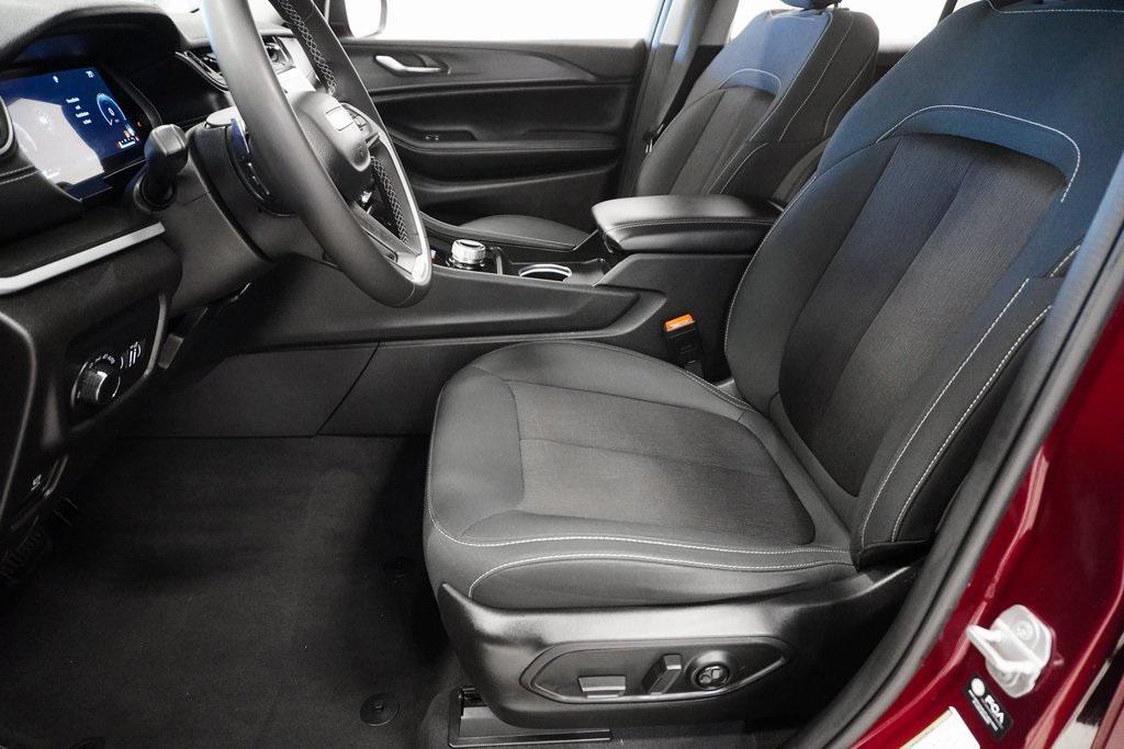 used 2024 Jeep Grand Cherokee car, priced at $25,495