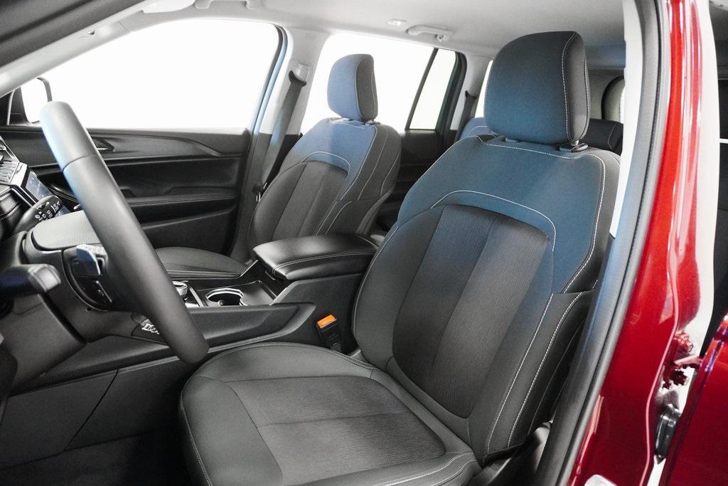 used 2024 Jeep Grand Cherokee car, priced at $25,495