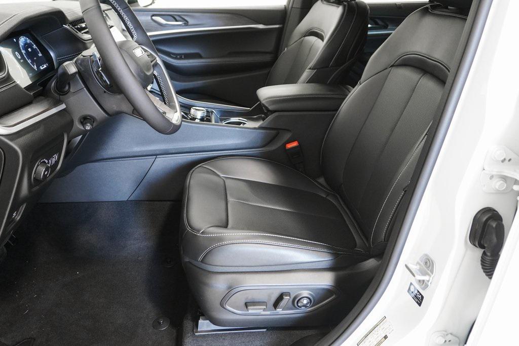 new 2025 Jeep Grand Cherokee car, priced at $46,857