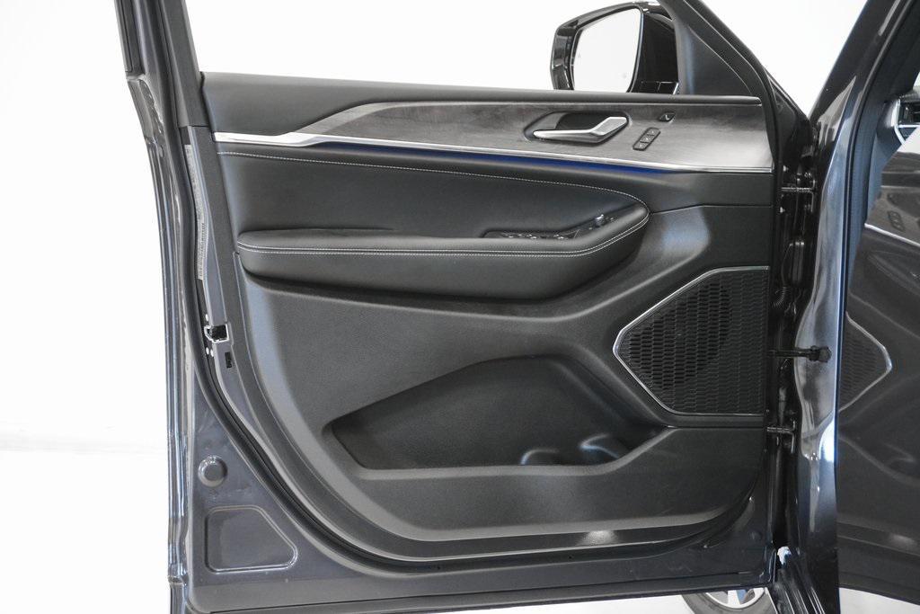 new 2025 Jeep Grand Cherokee L car, priced at $59,998