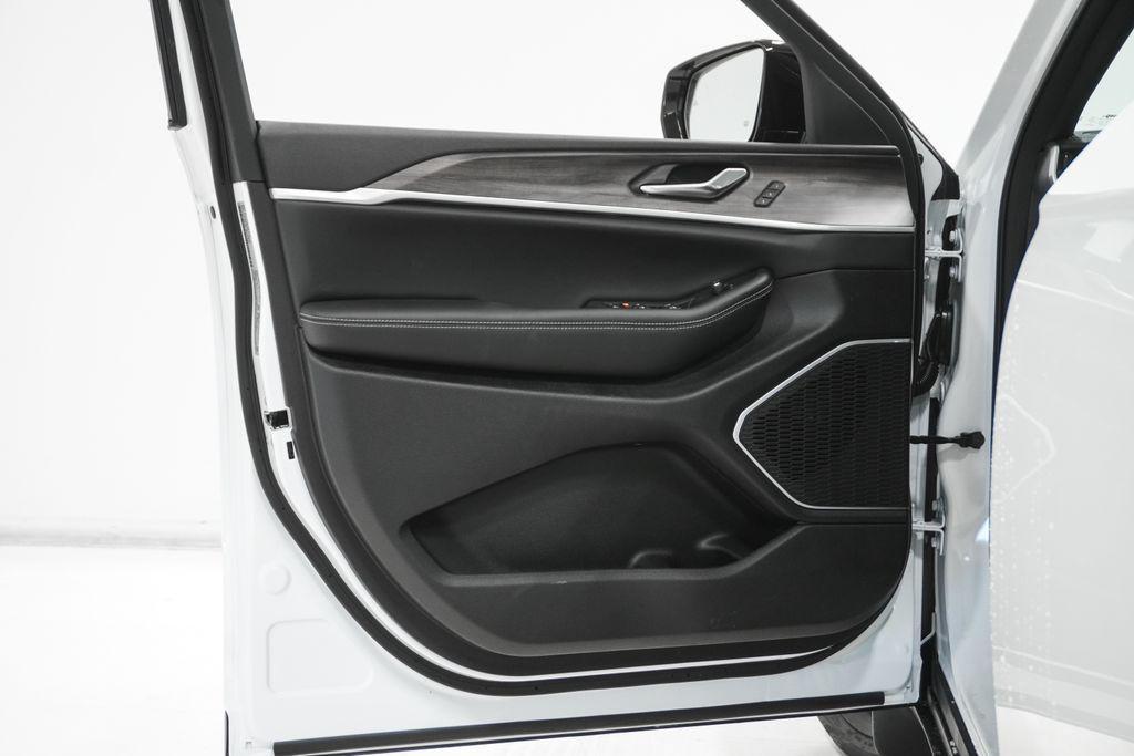 new 2026 Jeep Grand Cherokee car, priced at $45,459