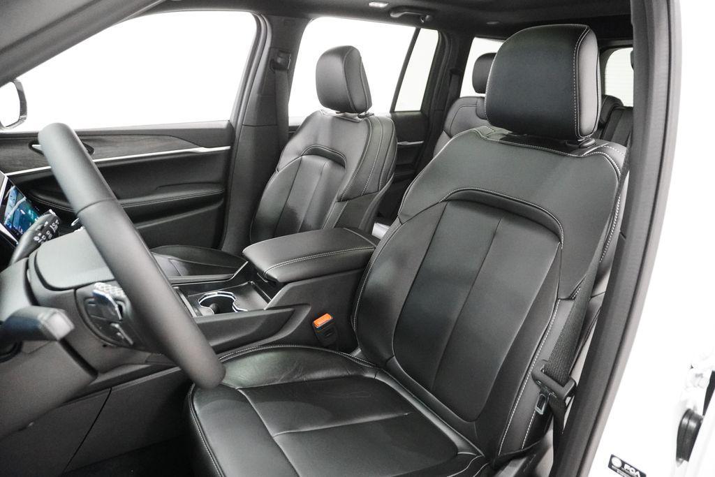 new 2026 Jeep Grand Cherokee car, priced at $45,459