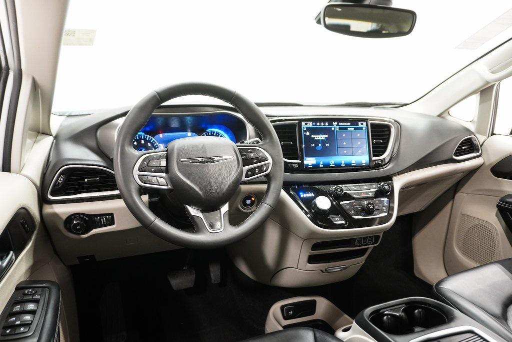 used 2024 Chrysler Pacifica car, priced at $27,995