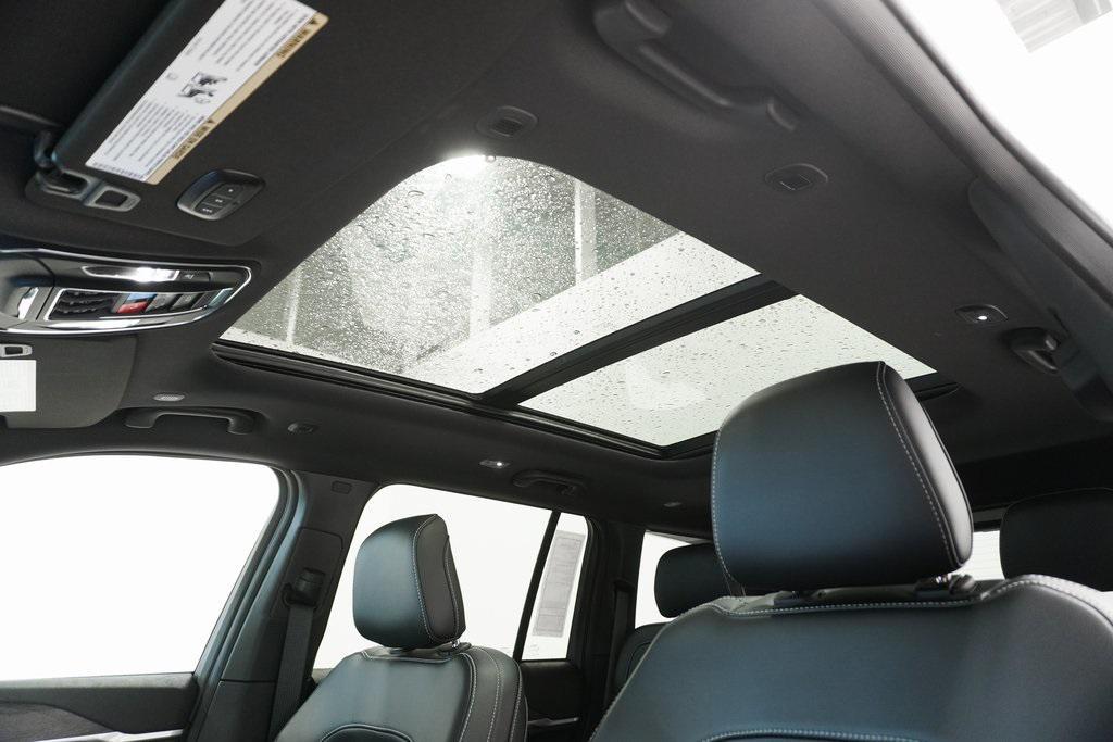 new 2025 Jeep Grand Cherokee car, priced at $46,990