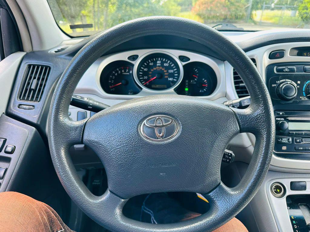 used 2005 Toyota Highlander car, priced at $6,329