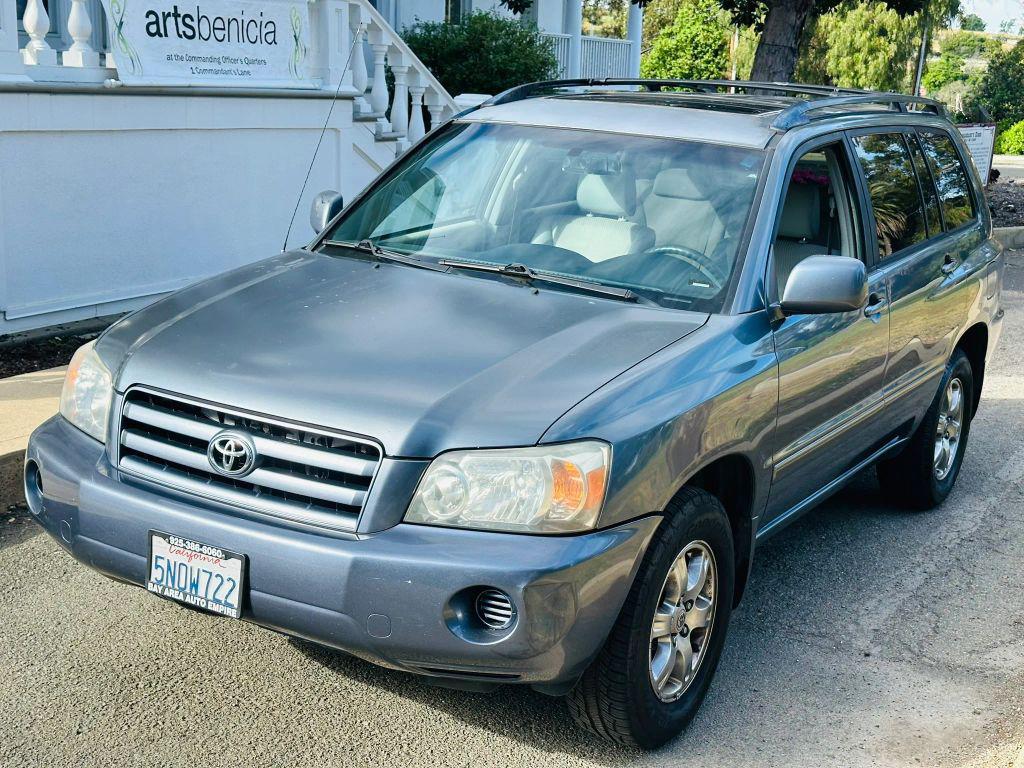 used 2005 Toyota Highlander car, priced at $6,329