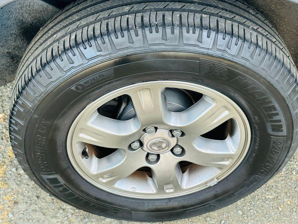 used 2005 Toyota Highlander car, priced at $6,329