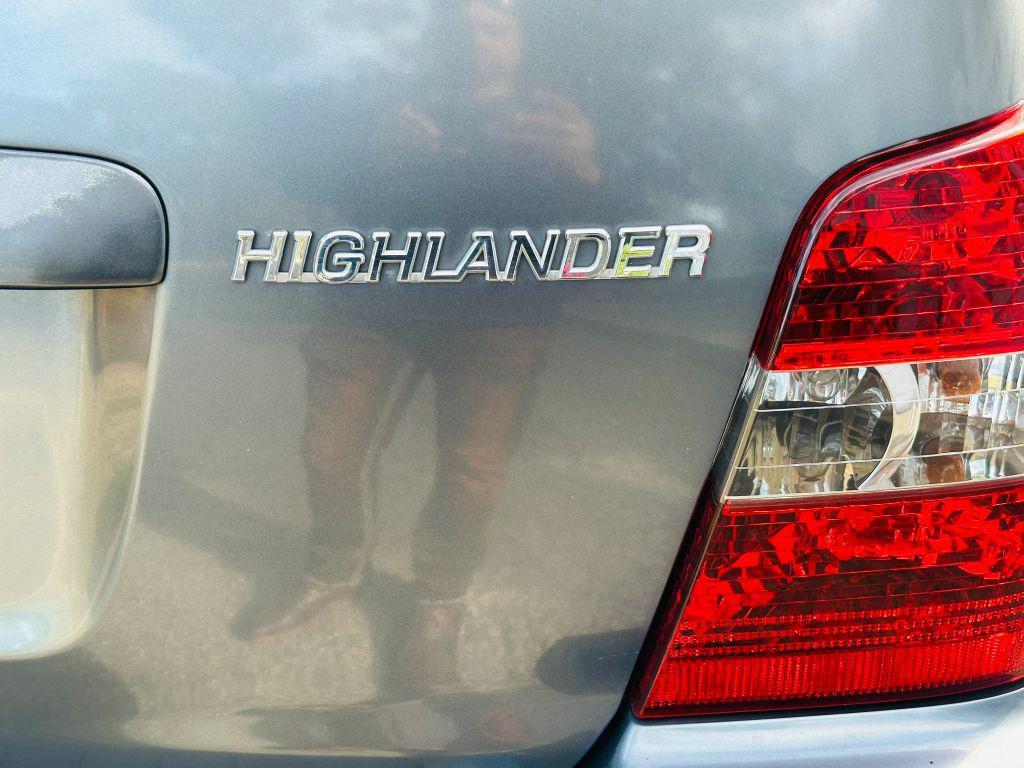 used 2005 Toyota Highlander car, priced at $6,329