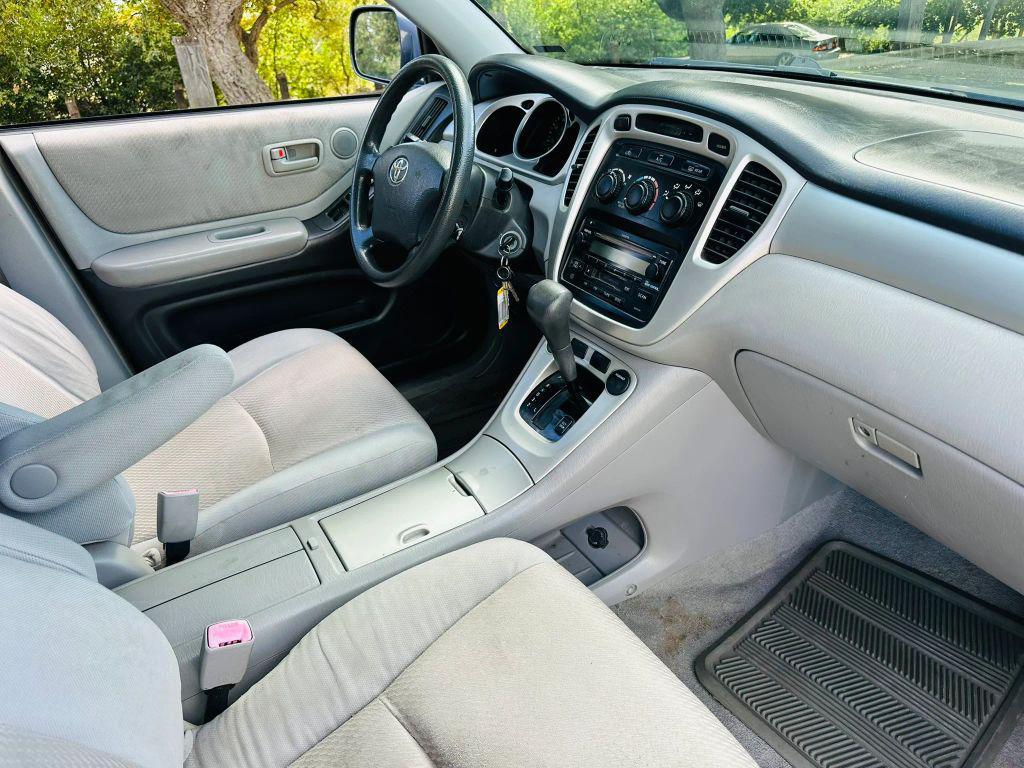 used 2005 Toyota Highlander car, priced at $6,329