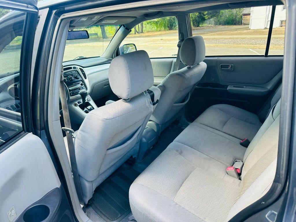 used 2005 Toyota Highlander car, priced at $6,329