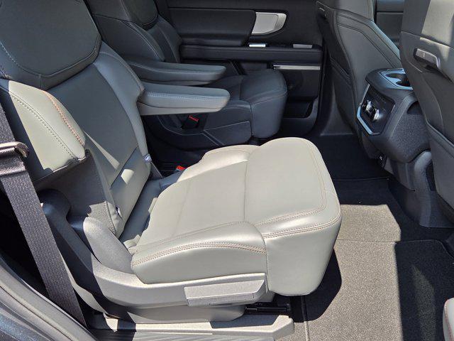 new 2025 Ford Expedition car, priced at $70,120