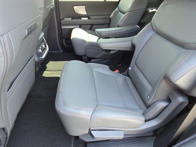 new 2025 Ford Expedition car, priced at $70,120